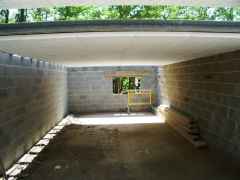 To avoid cold bridges, the polystyrene pots bridging between the beams have tongues under the beams to cover them and give an uninterrupted surface of polystyrene in the cellar.